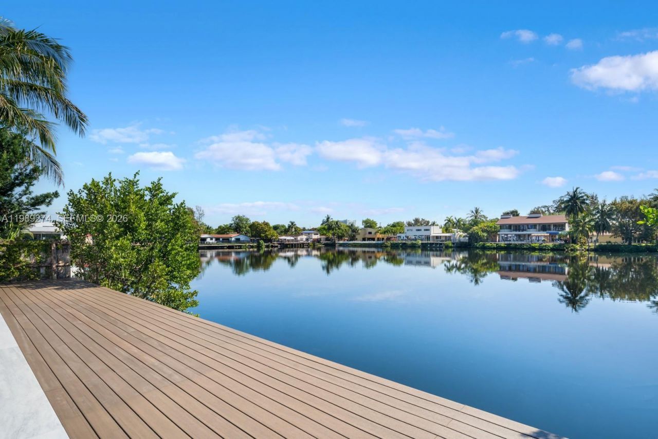 19721 NE 23 Ave, Miami, FL 33180 Photo