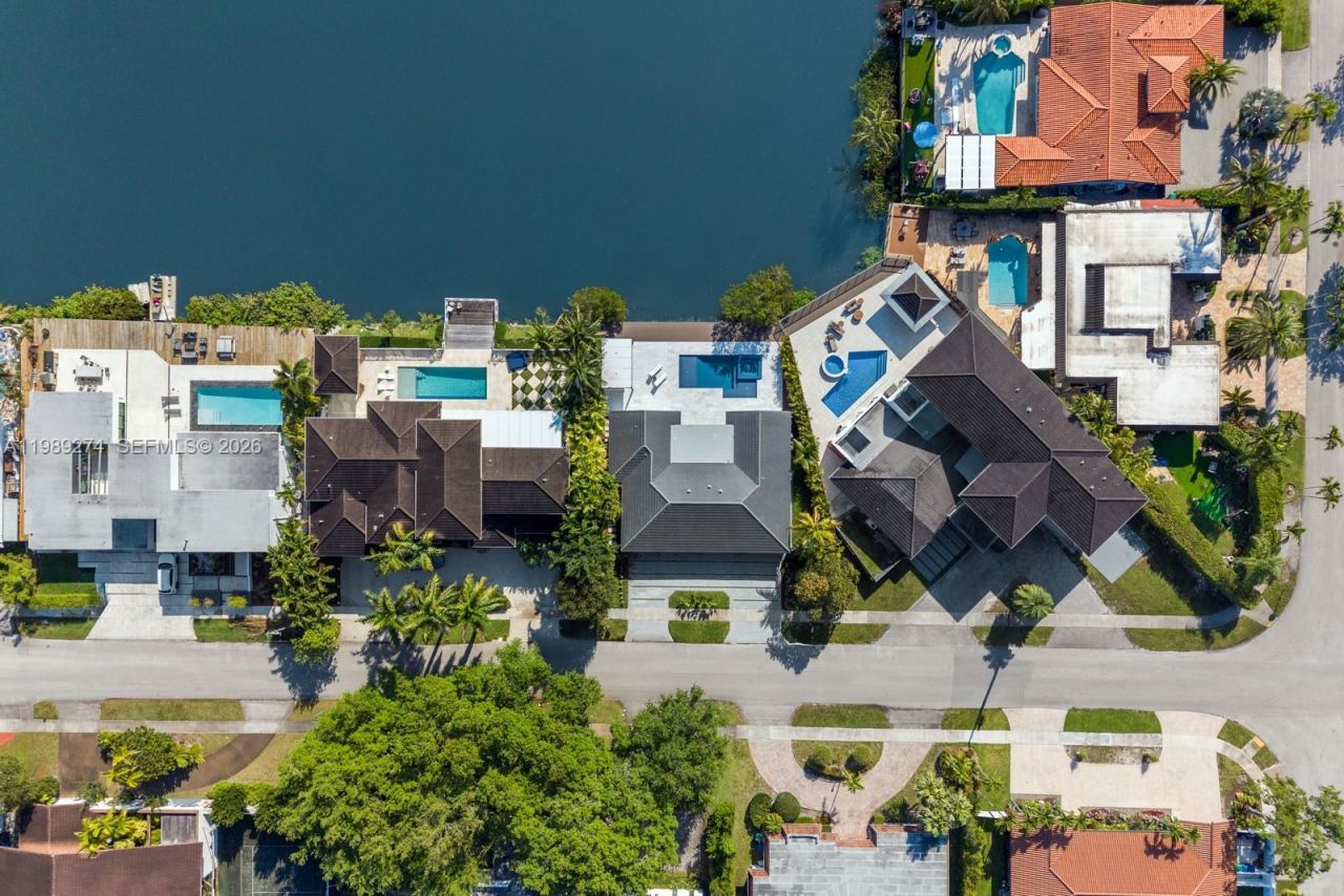 19721 NE 23 Ave, Miami, FL 33180 Photo