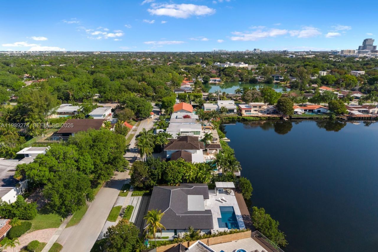 19721 NE 23 Ave , Miami, FL 33180 Photo