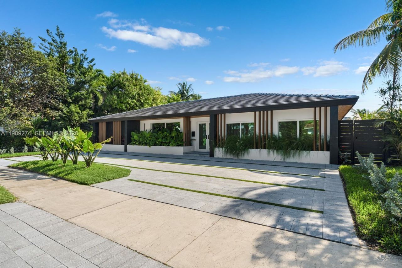 19721 NE 23 Ave, Miami, FL 33180 Photo