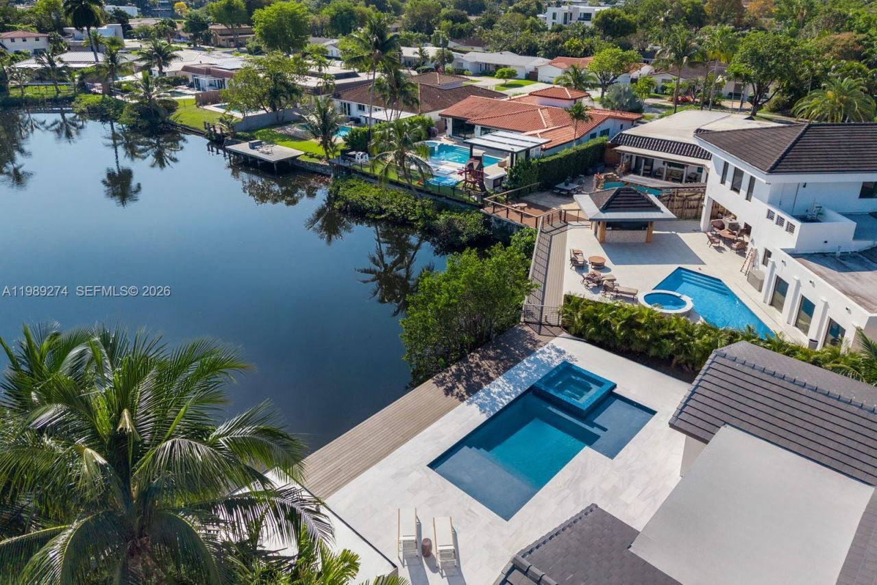 19721 NE 23 Ave , Miami, FL 33180 Photo