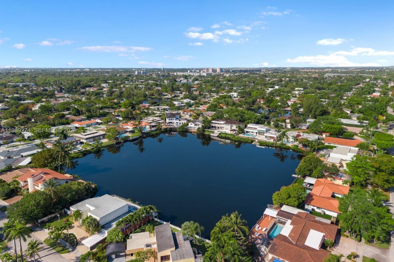 19721 NE 23 Ave , Miami, FL 33180 Photo