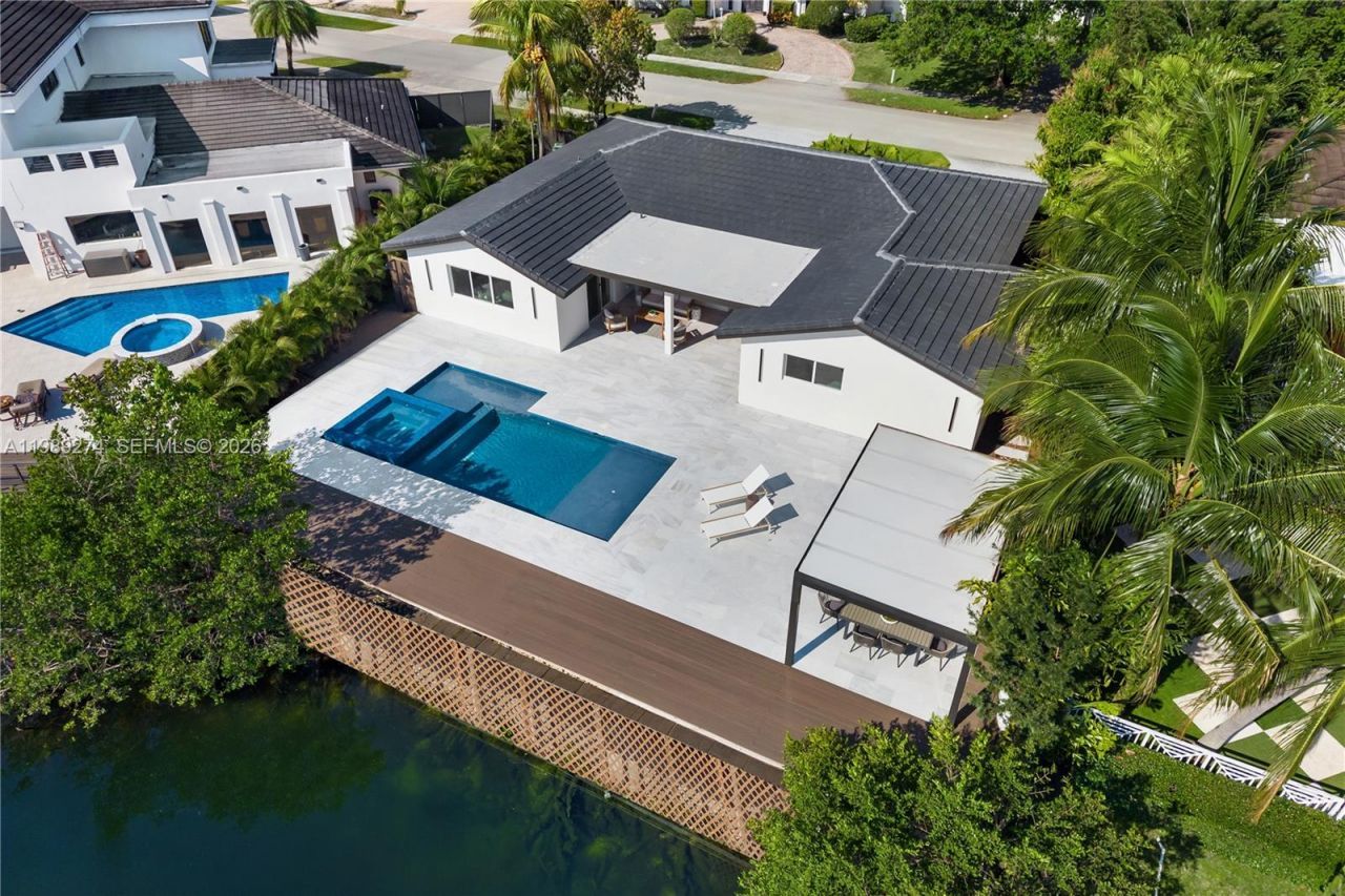 19721 NE 23 Ave, Miami, FL 33180 Photo