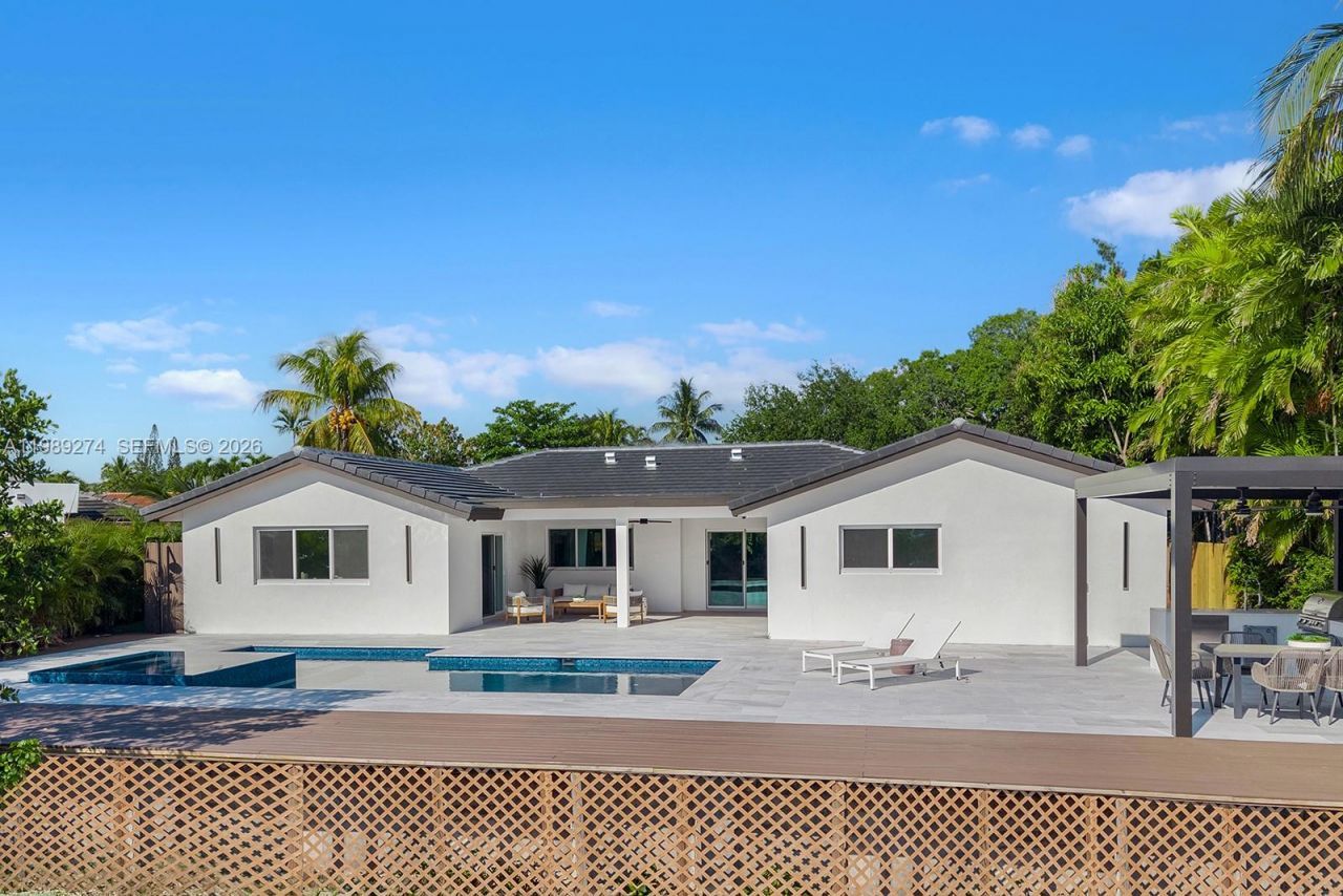 19721 NE 23 Ave, Miami, FL 33180 Photo