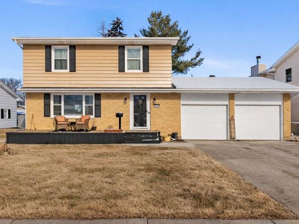 900 14TH Place , Camanche, IA 52730