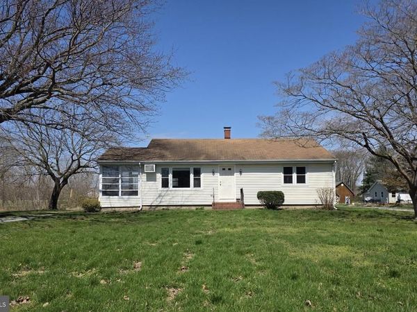 697 W DENNEYS ROAD , DOVER, DE 19904