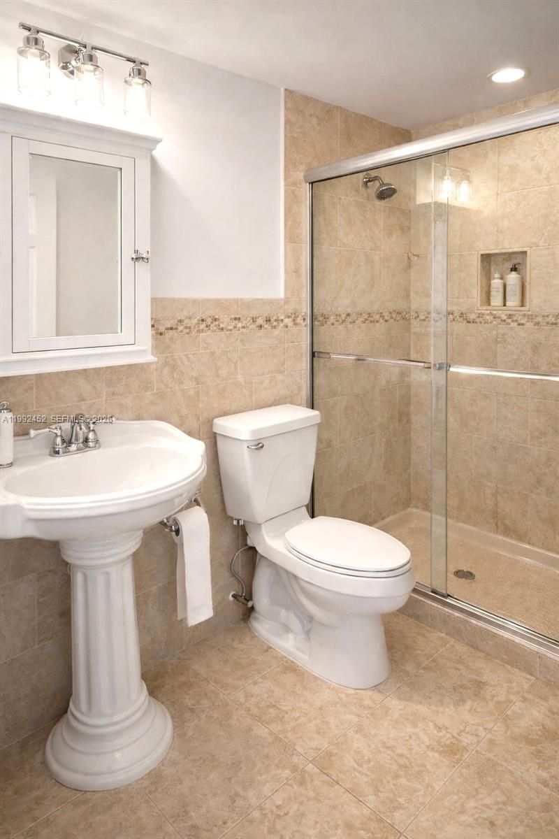 1425 Atlantic Shores Blvd , Unit 501, Hallandale Beach, FL 33009 Photo