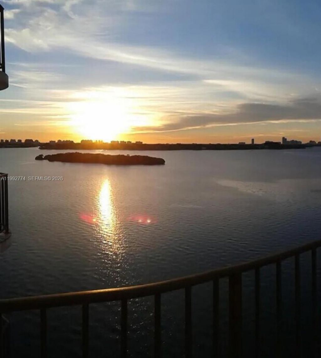 11930 N Bayshore Dr , Unit 1006, North Miami, FL 33181 Photo