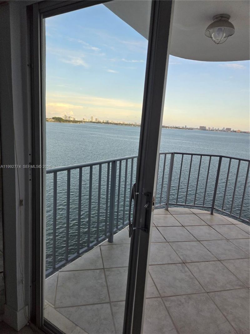 11930 N Bayshore Dr , Unit 1006, North Miami, FL 33181 Photo