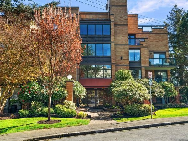 1280 Newport Ave , Unit 201, Oak Bay, BC V8S 5E7