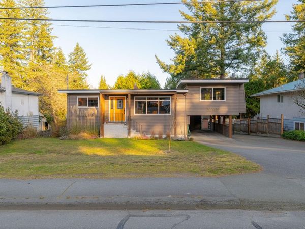 3248 Uplands Dr , Nanaimo, BC V9T 2T1