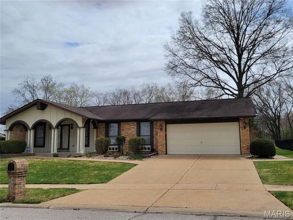 3568 Queens Hill Drive, Oakville, MO 63129