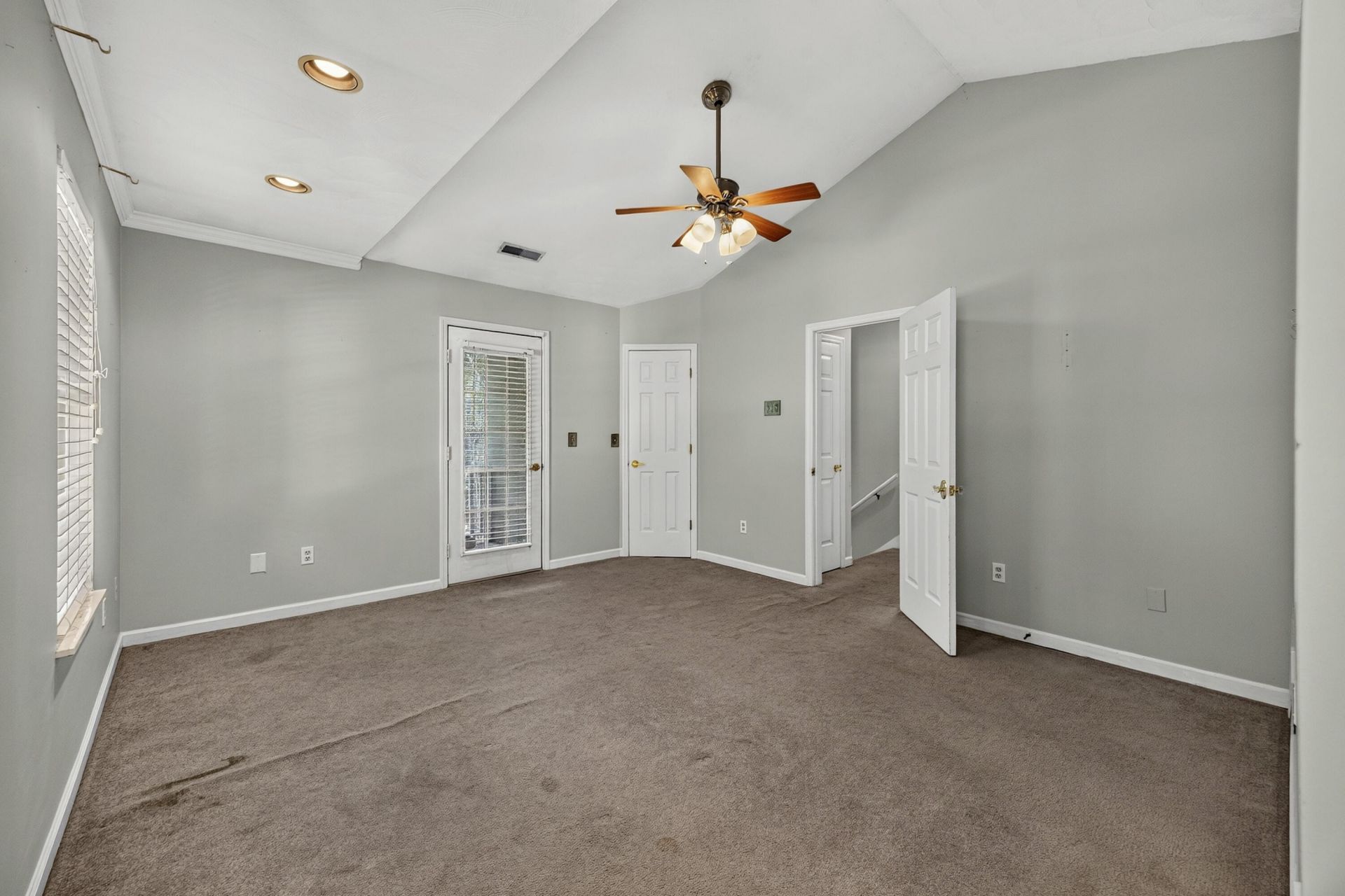 1352 Battery Glover Court Photo 17