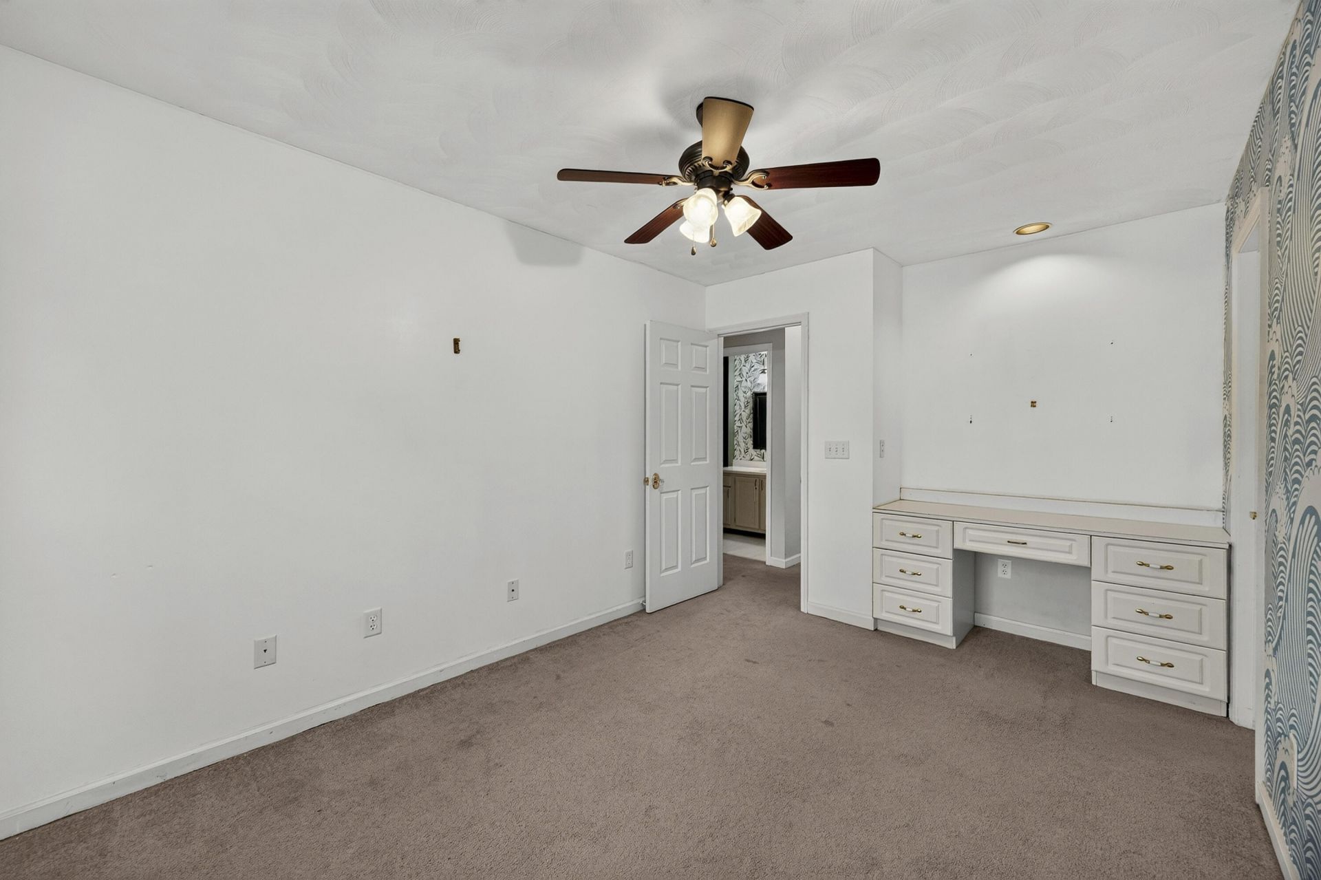 1352 Battery Glover Court Photo 23