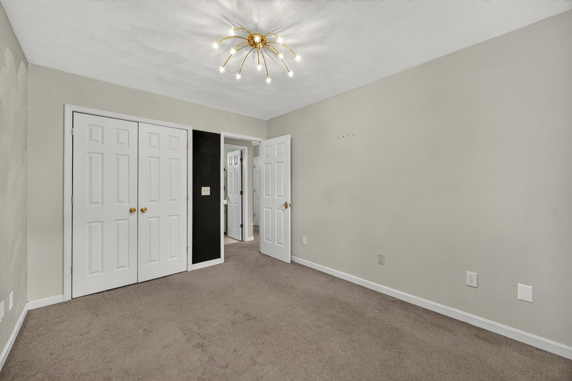 1352 Battery Glover Court Photo 24