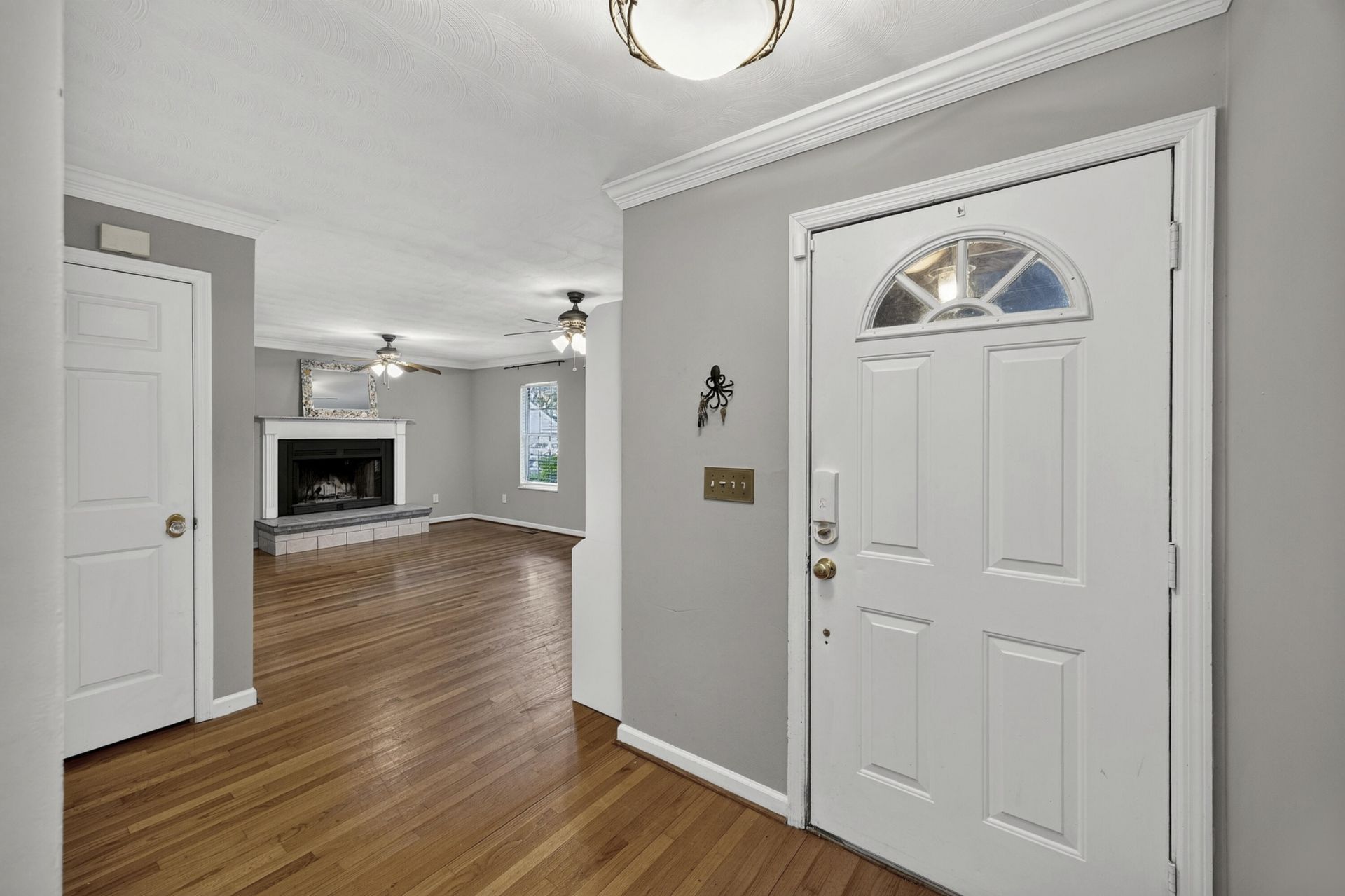 1352 Battery Glover Court Photo 4