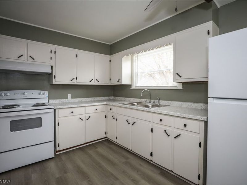 726 Artesian Avenue, Newton Falls, OH 44444 Photo 10