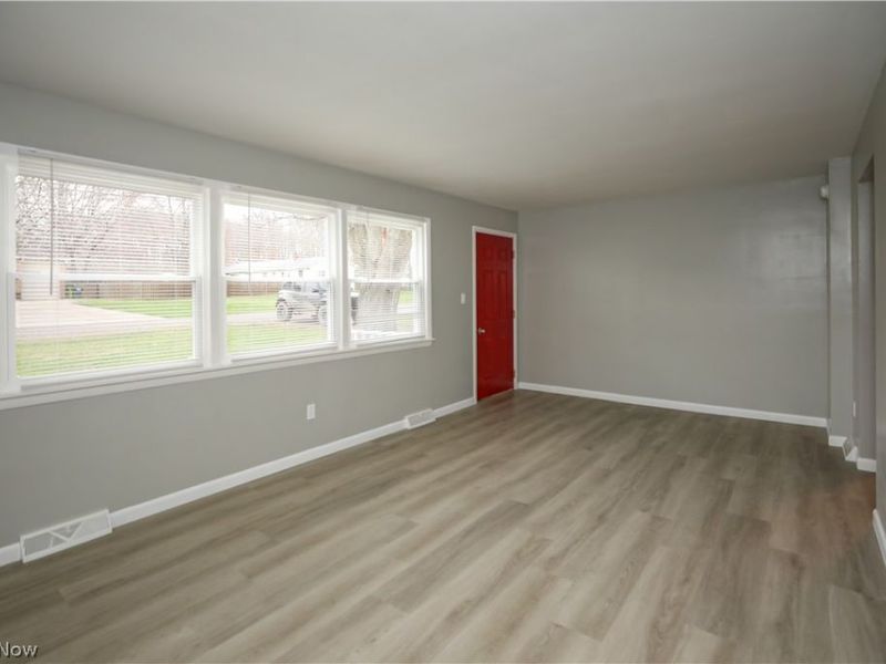 726 Artesian Avenue, Newton Falls, OH 44444 Photo 5