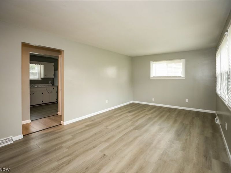 726 Artesian Avenue, Newton Falls, OH 44444 Photo 6