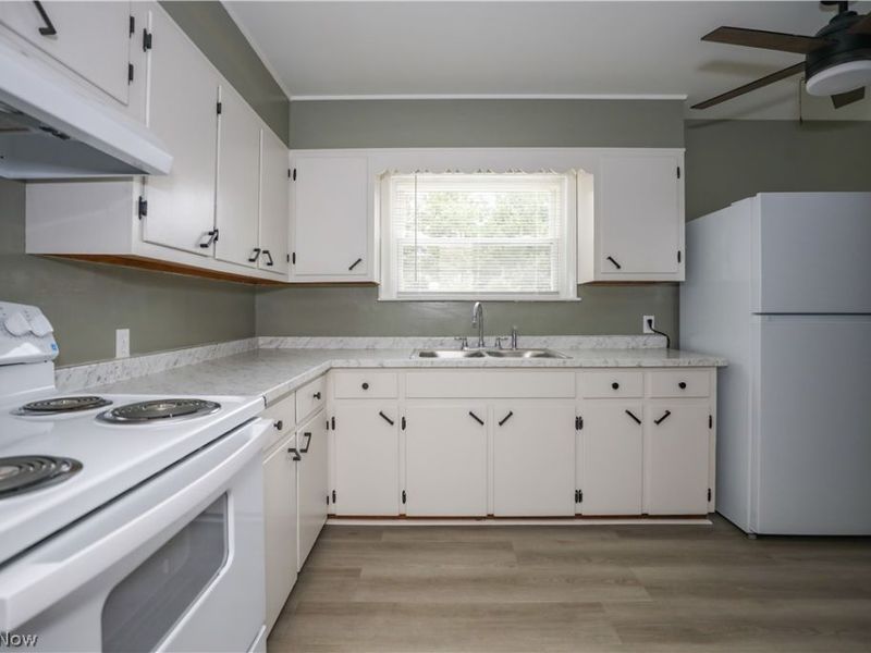 726 Artesian Avenue, Newton Falls, OH 44444 Photo 8