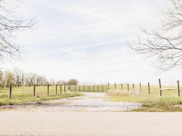 2978 Peacock, Paris, KY 40361