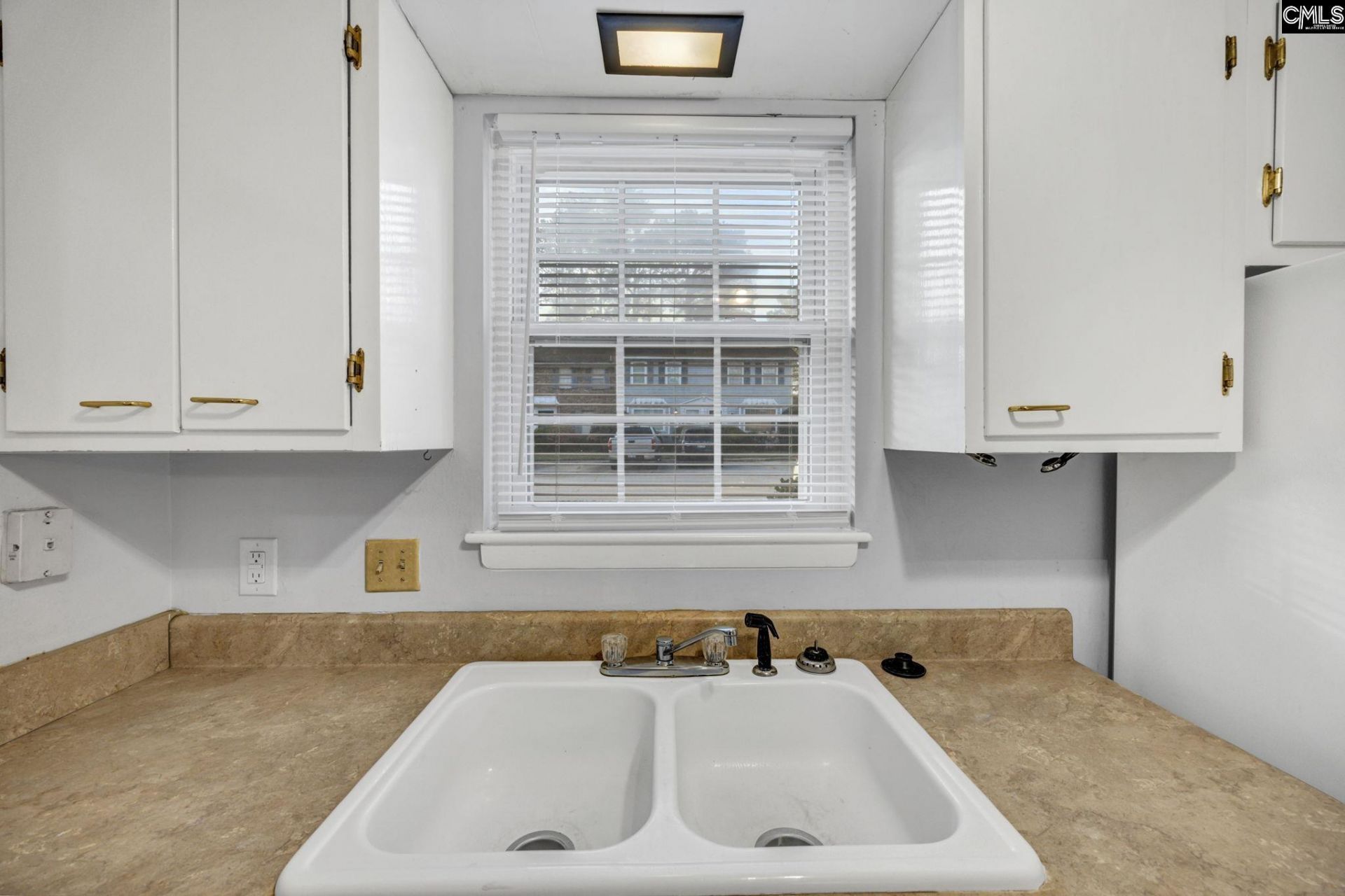 1709 Grays Inn Road Photo 9