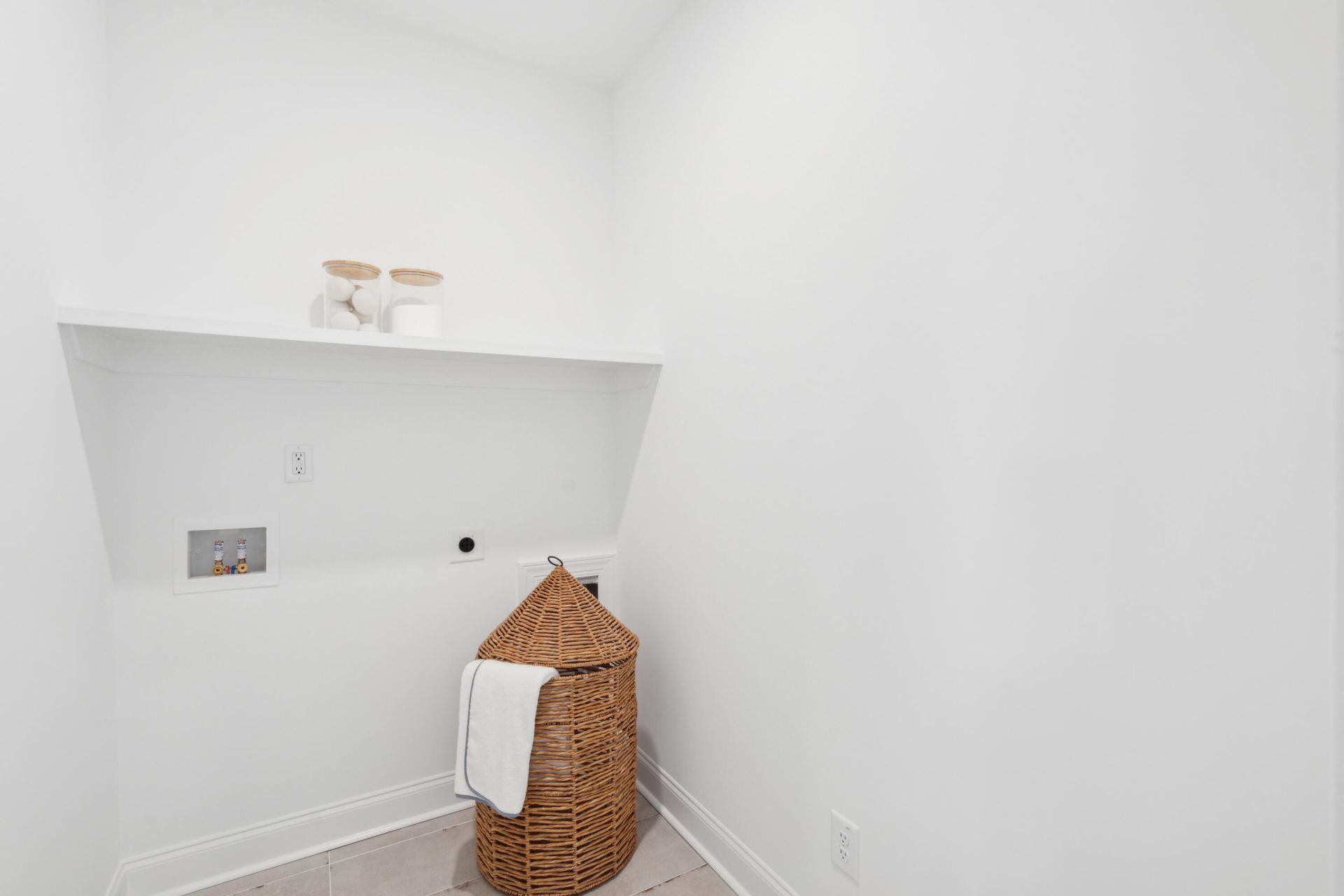 709 Rumbling Leaf Lane Photo 64