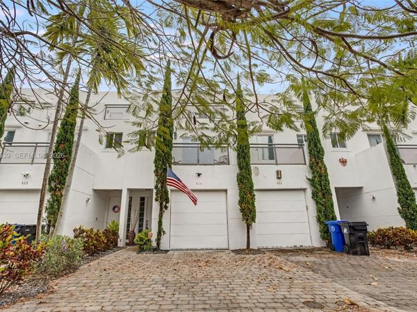 820 NE 19th Ave , Fort Lauderdale, FL 33304