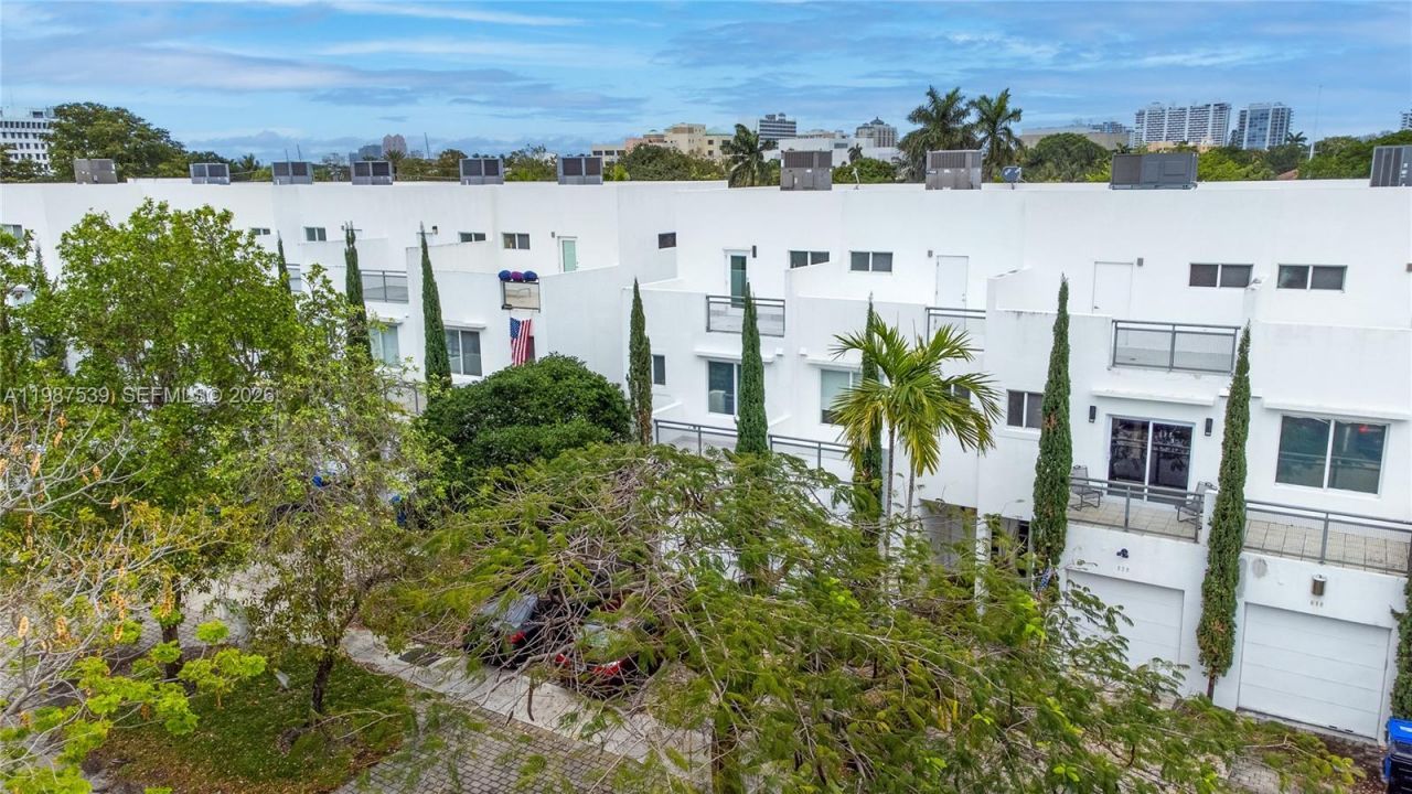 820 NE 19th Ave , Fort Lauderdale, FL 33304 Photo