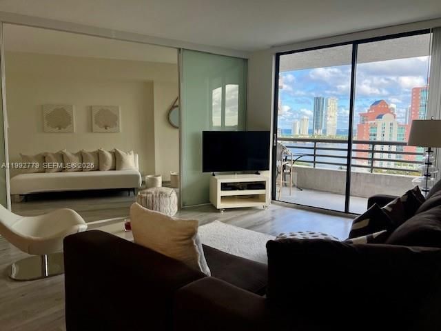 3300 NE 191st St, Unit 1916, Aventura, FL 33180 Photo