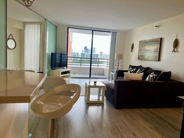 3300 NE 191st St, Unit 1916, Aventura, FL 33180 Photo