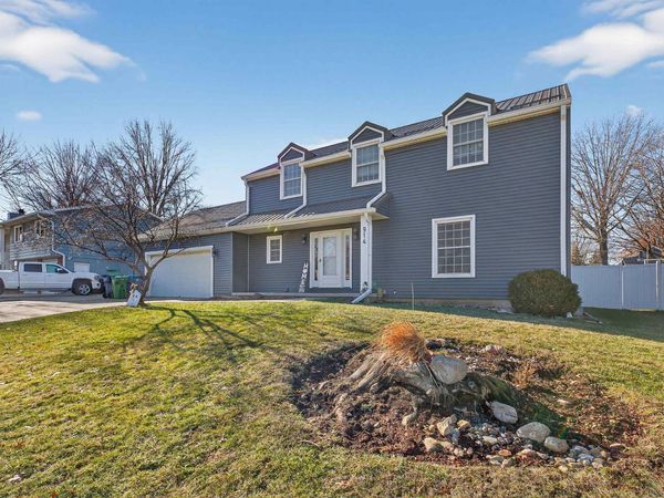 914 Lynda Road, Waterloo, IA 50701