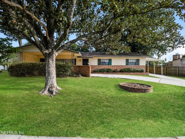 5822 JAGUAR Drive W, Jacksonville, FL 32244
