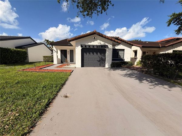 6641 NW 174th Ter, Hialeah, FL 33015