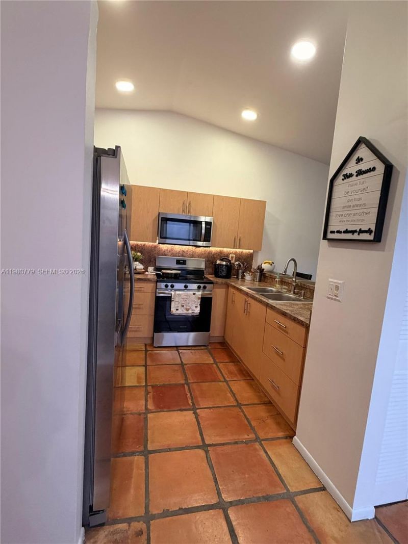 6641 NW 174th Ter, Hialeah, FL 33015 Photo