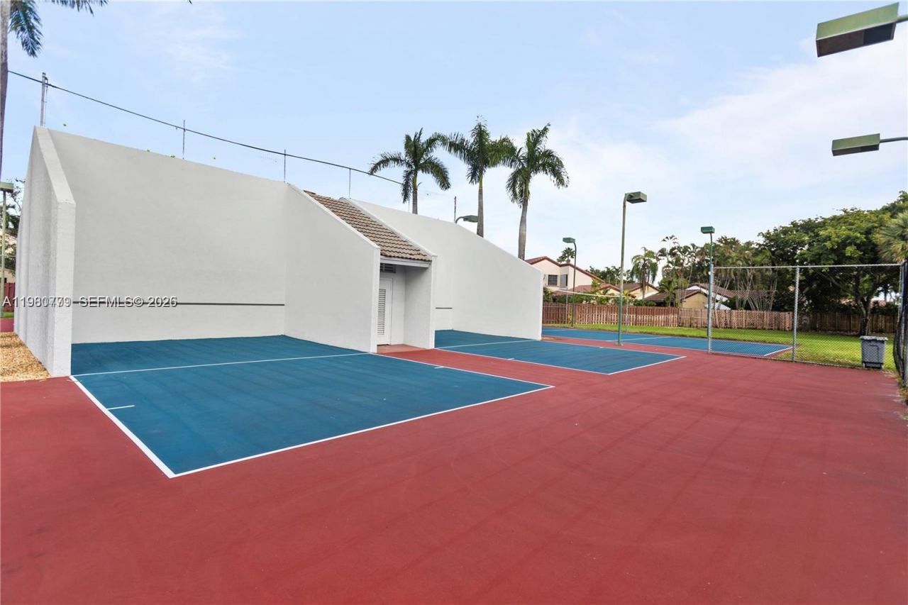 6641 NW 174th Ter, Hialeah, FL 33015 Photo