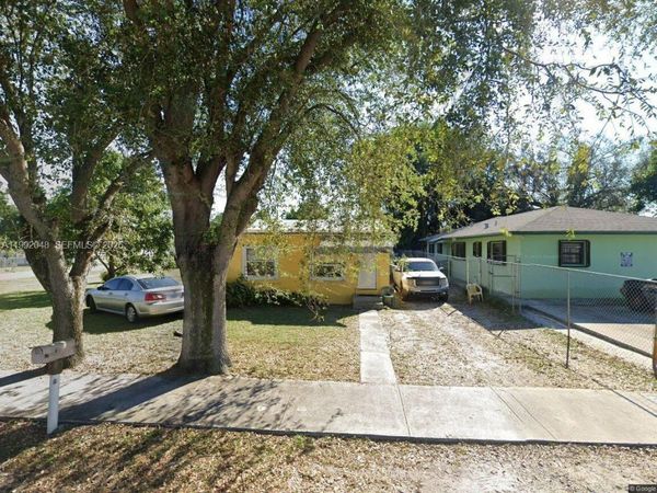 2304 NW 99th Ter , Miami, FL 33147