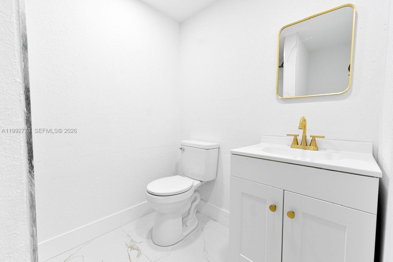 7884 NW 175th St , Hialeah, FL 33015 Photo