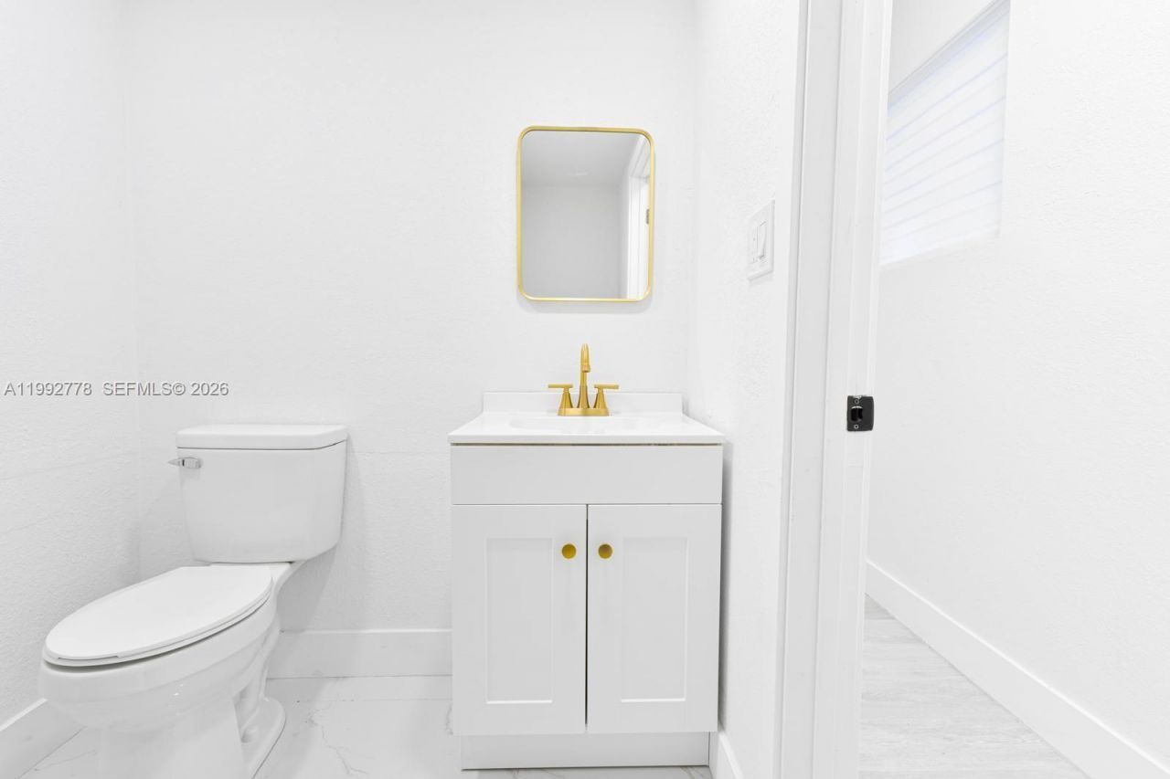 7884 NW 175th St , Hialeah, FL 33015 Photo