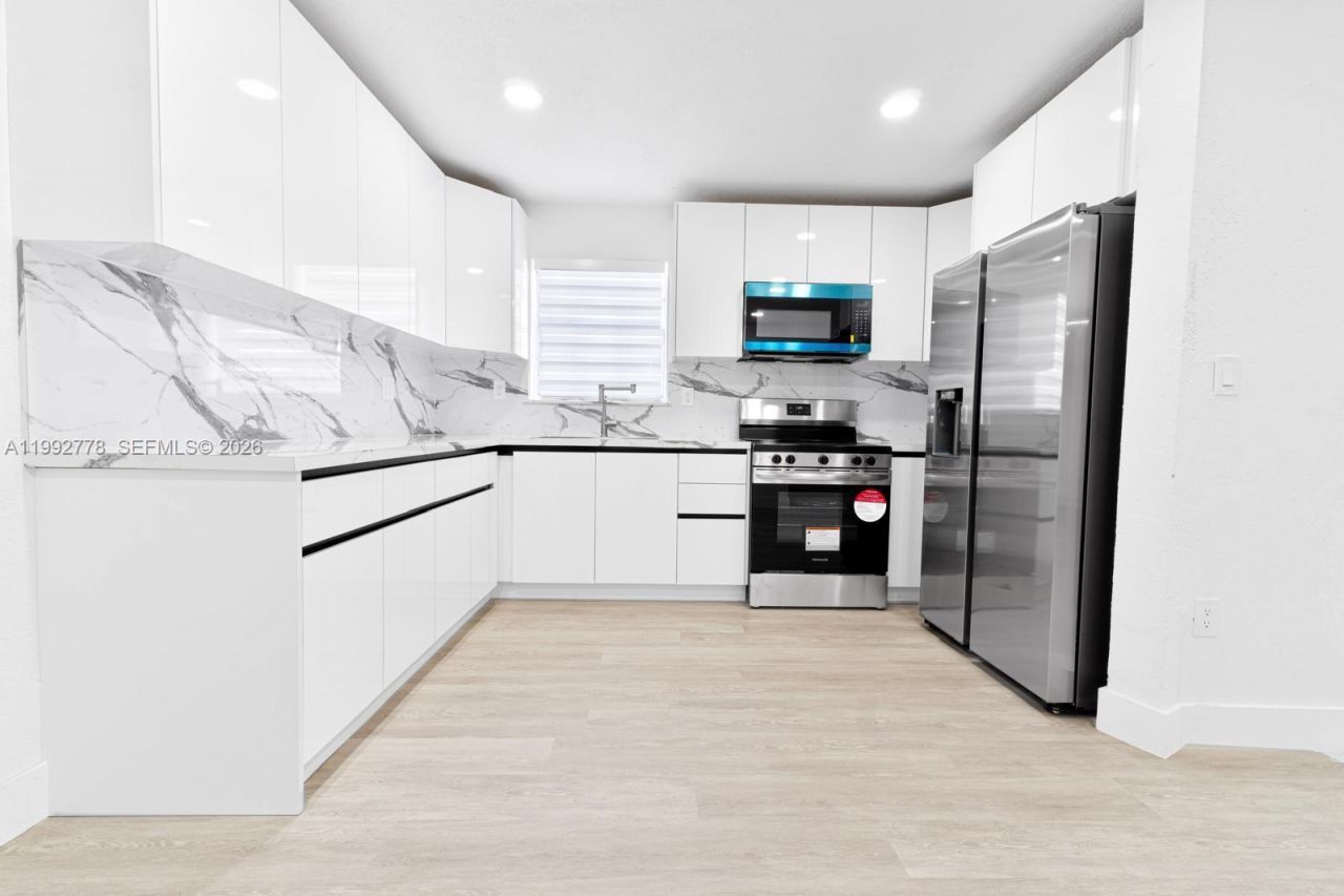 7884 NW 175th St , Hialeah, FL 33015 Photo