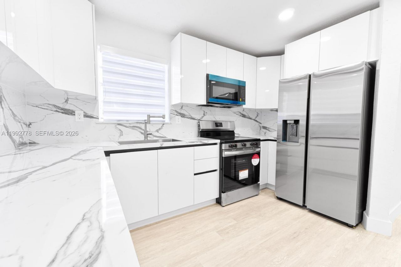 7884 NW 175th St , Hialeah, FL 33015 Photo