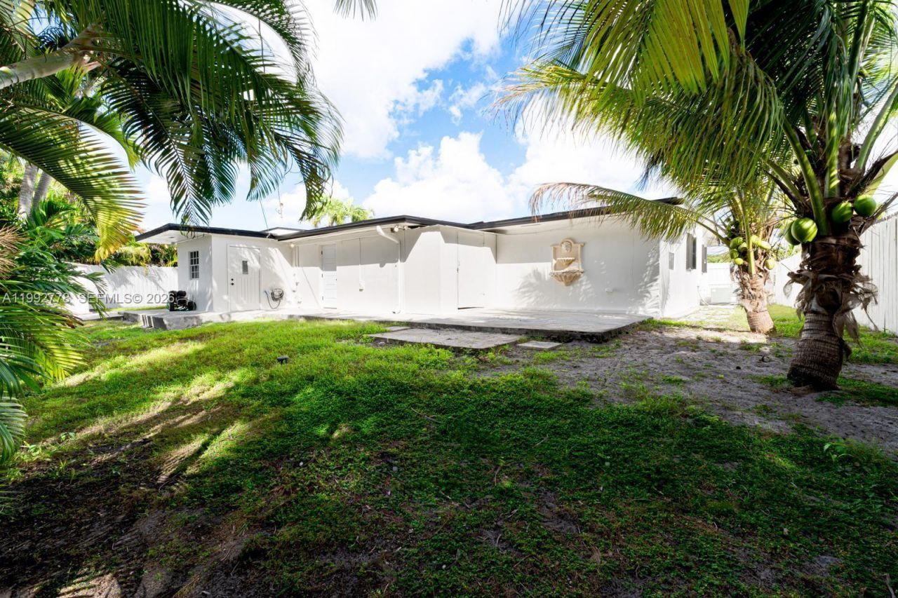 7884 NW 175th St , Hialeah, FL 33015 Photo