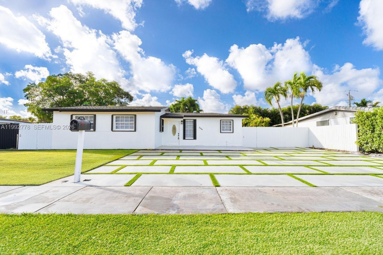 7884 NW 175th St , Hialeah, FL 33015 Photo