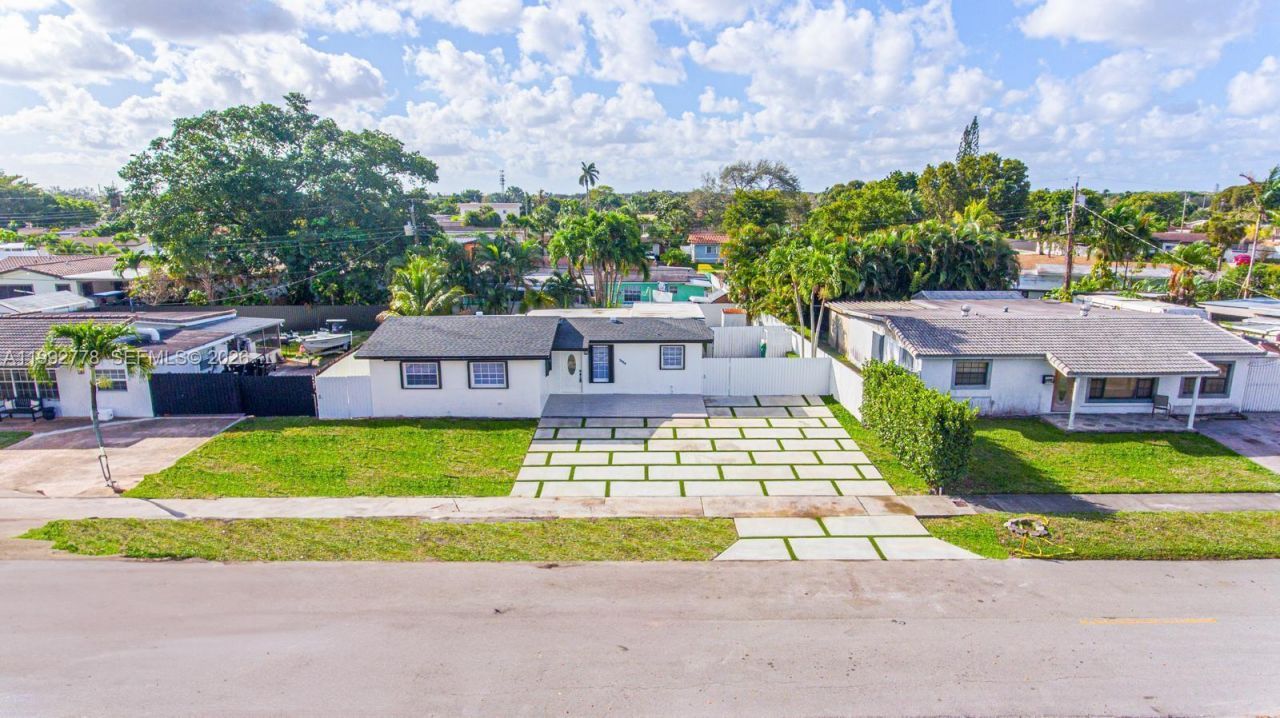 7884 NW 175th St , Hialeah, FL 33015 Photo