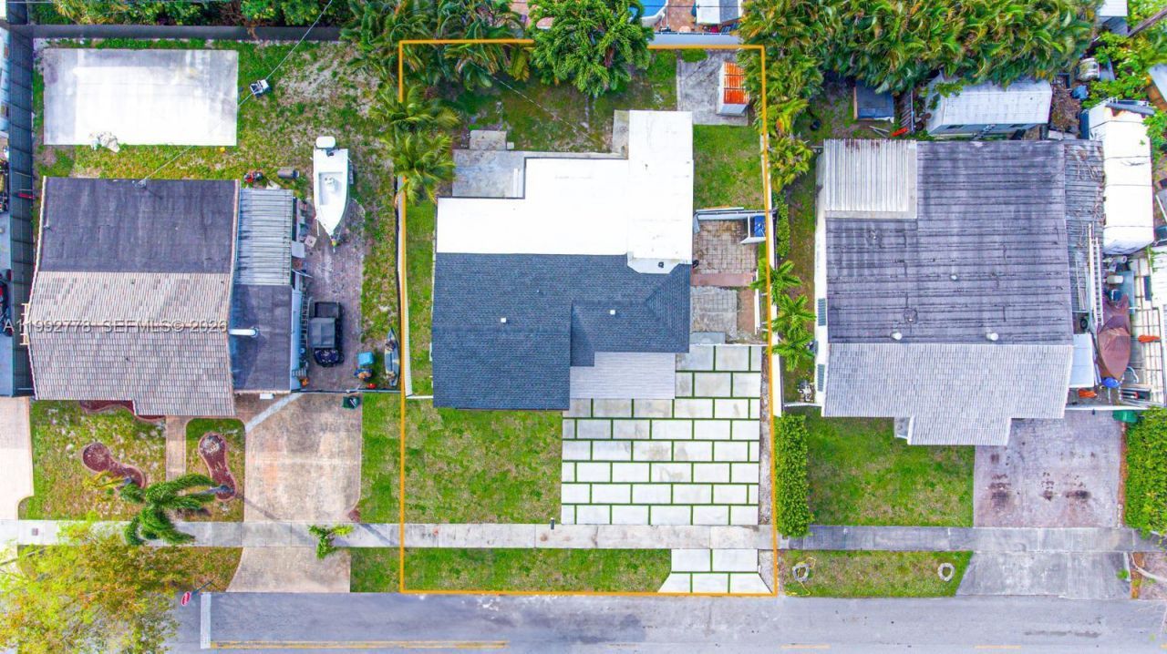 7884 NW 175th St , Hialeah, FL 33015 Photo