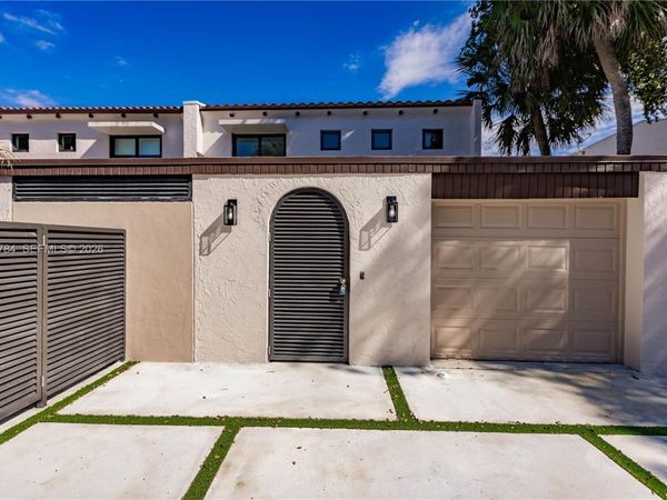 7238 Jacaranda Ln , Miami Lakes, FL 33014