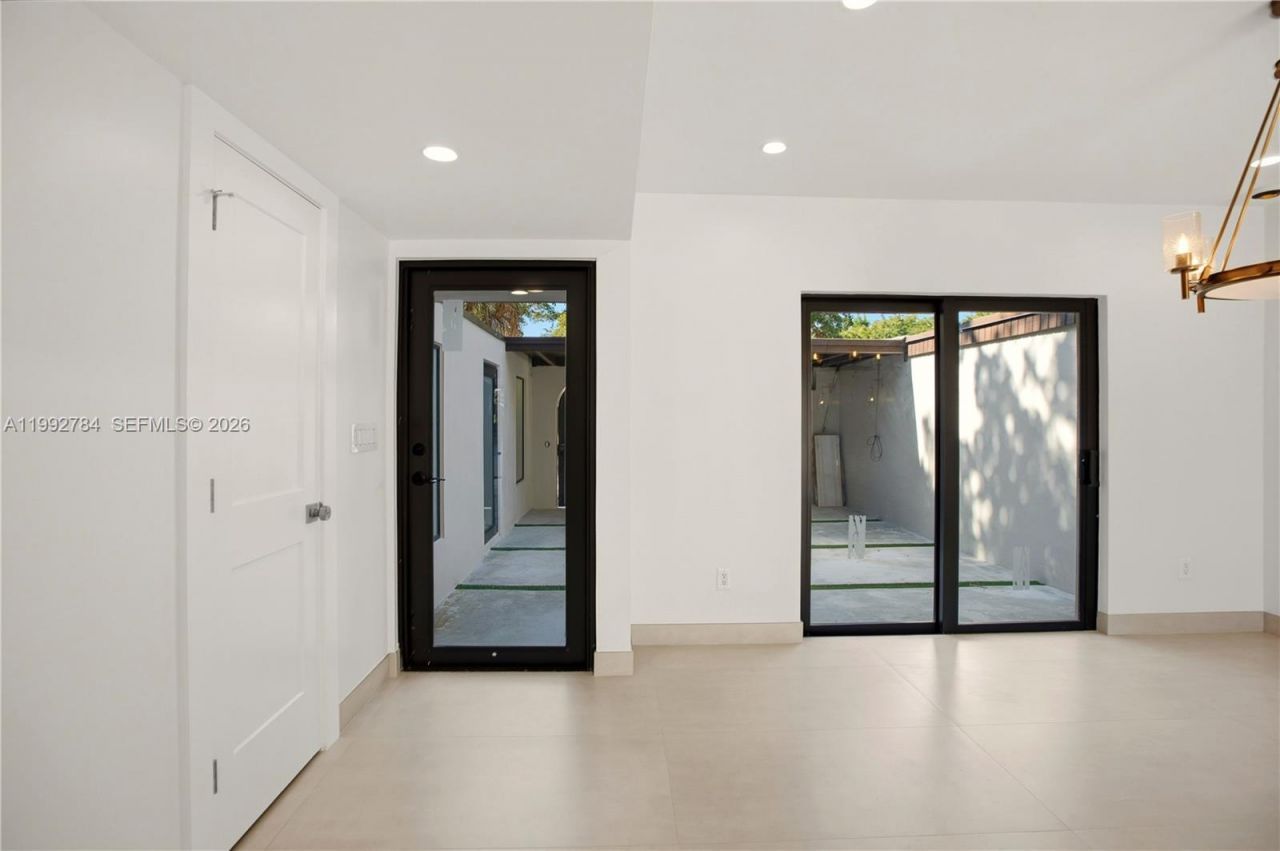 7238 Jacaranda Ln, Miami Lakes, FL 33014 Photo