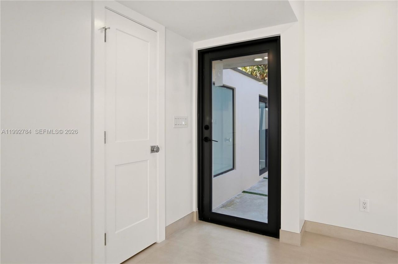 7238 Jacaranda Ln , Miami Lakes, FL 33014 Photo