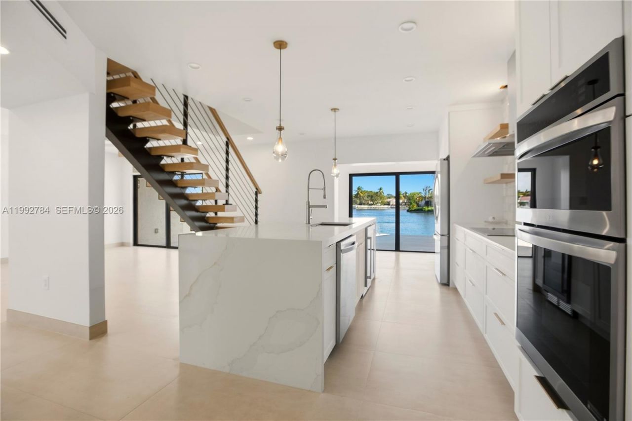 7238 Jacaranda Ln , Miami Lakes, FL 33014 Photo