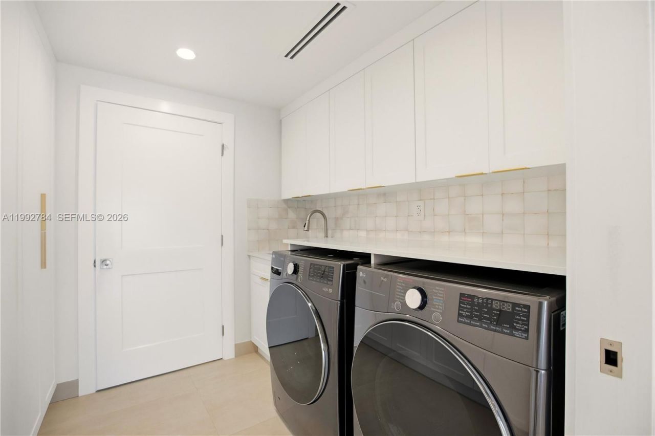 7238 Jacaranda Ln, Miami Lakes, FL 33014 Photo